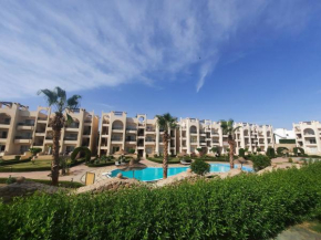 Pool front, Fast Wi-Fi, Great location